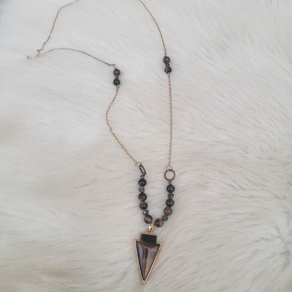 tigers eye arrow pendant beaded necklace - Picture 3 of 3